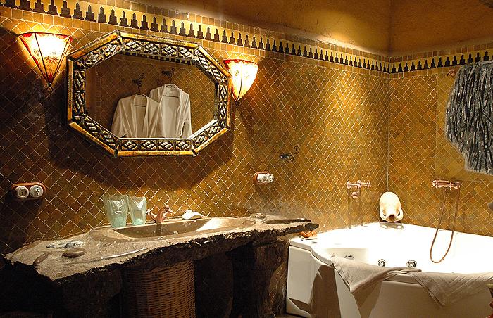 Xaluca Maadid - bathroom